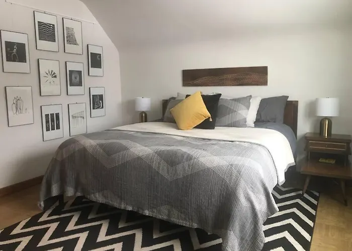 Gallery Loft Of Oak Park #1 Top Host In Il