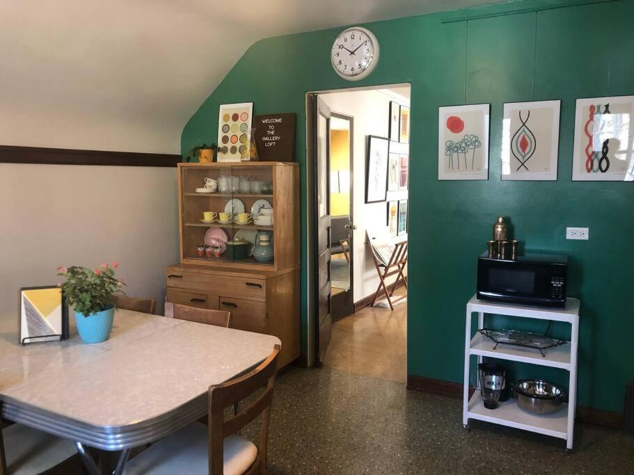 Gallery Loft Of #1 Host In Il * Oak Park