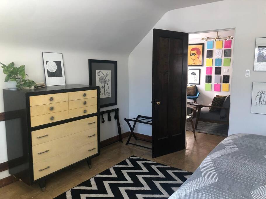 Gallery Loft Of #1 Host In Il * Oak Park
